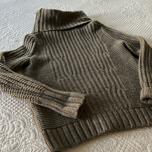 Chunky knit sweater, muted olive color. - Picture 3 of 4